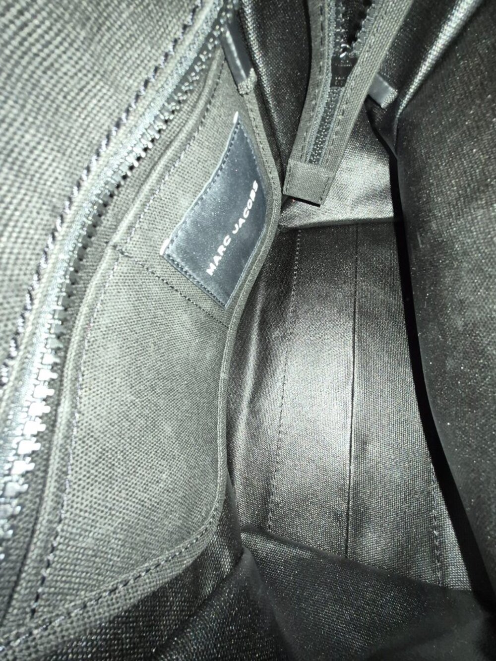 Marc Jacobs The Tote - Picture 6 of 6